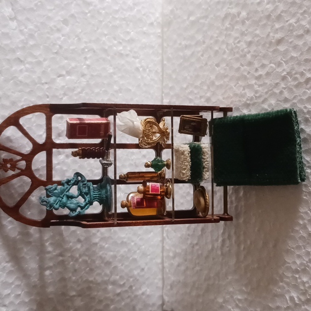 Brooke Tucker dollhouse wall shelf/ accessories - Picture 2 of 4